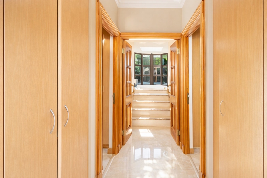 5 Bedroom Property for Sale in Caribbean Beach Club North West